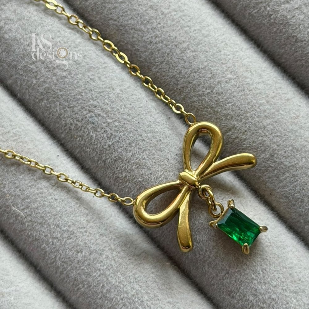 Golden Bow Necklace with Emerald Charm Golden Bow Necklace with Emerald Charm - Image 5